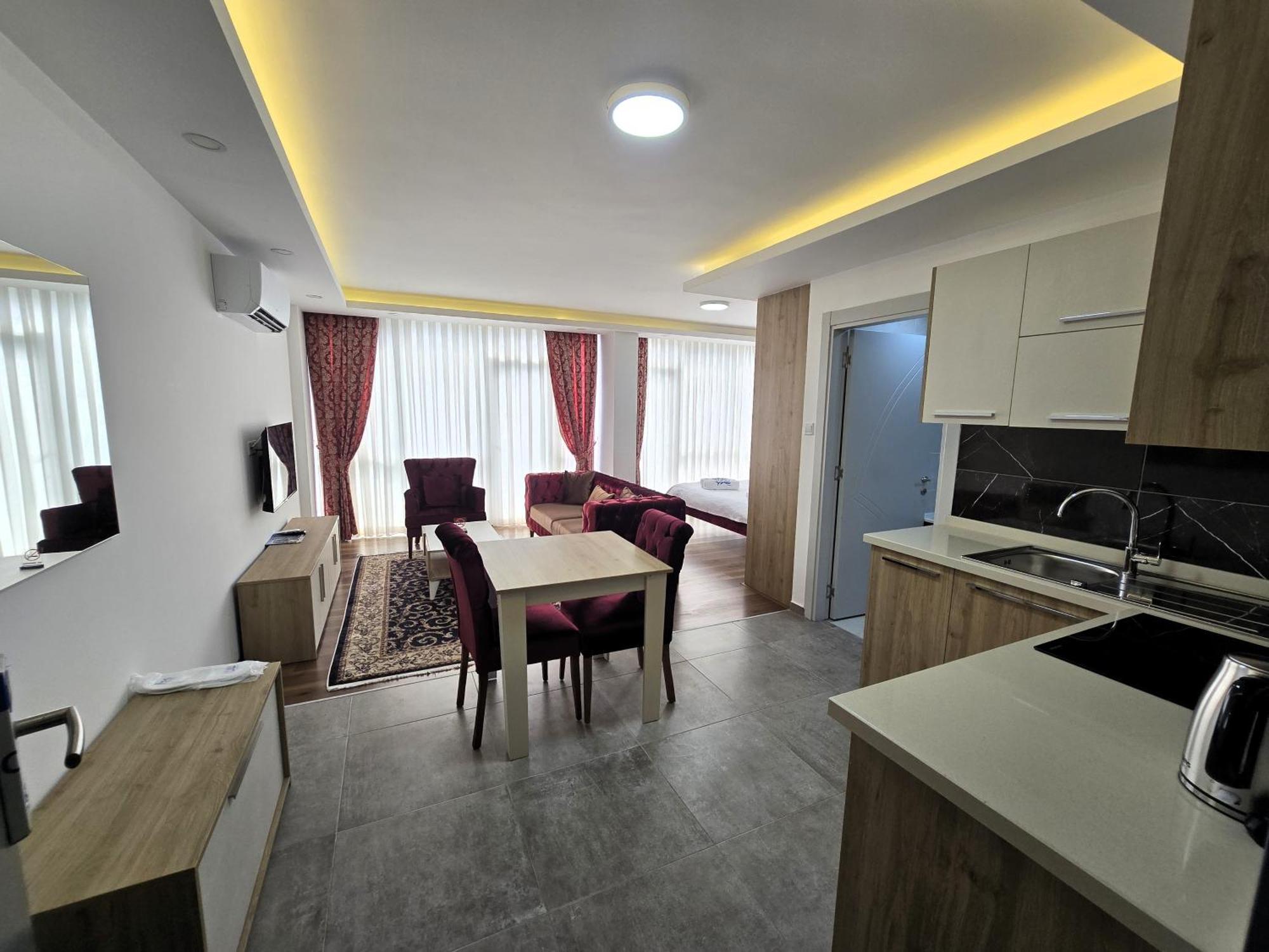 Nurel Shark Residence Кирения Екстериор снимка