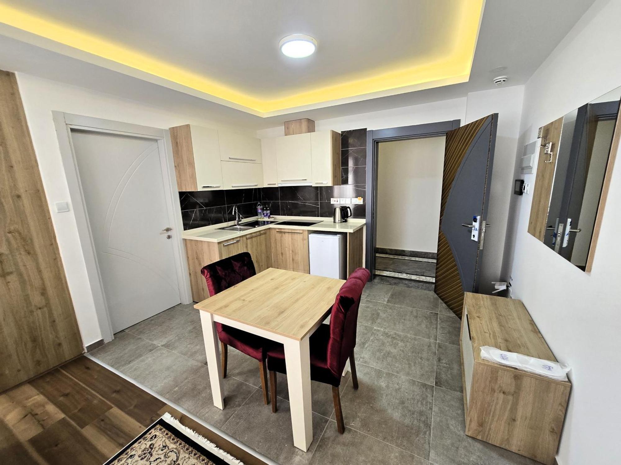 Nurel Shark Residence Кирения Екстериор снимка