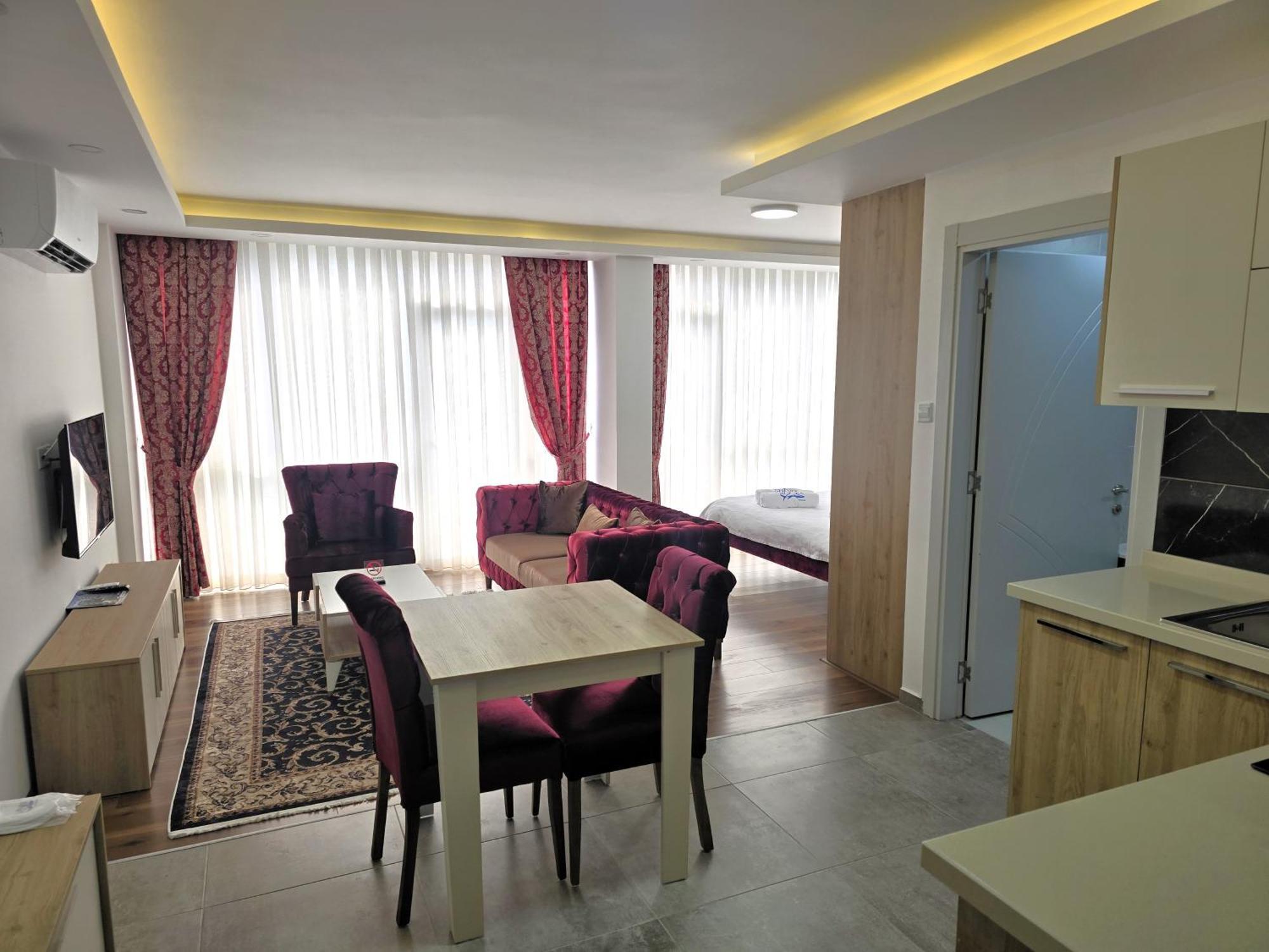 Nurel Shark Residence Кирения Екстериор снимка