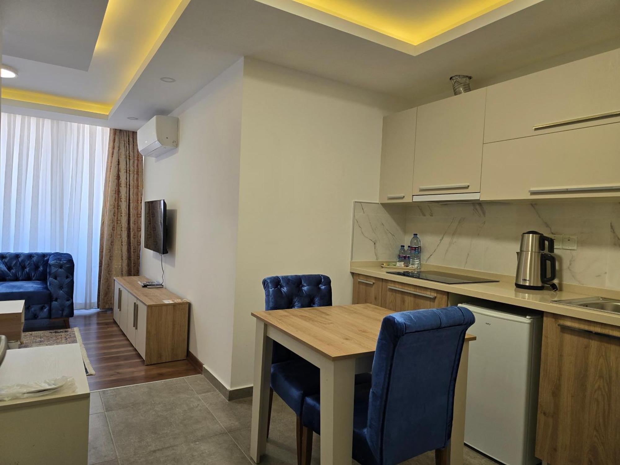 Nurel Shark Residence Кирения Екстериор снимка