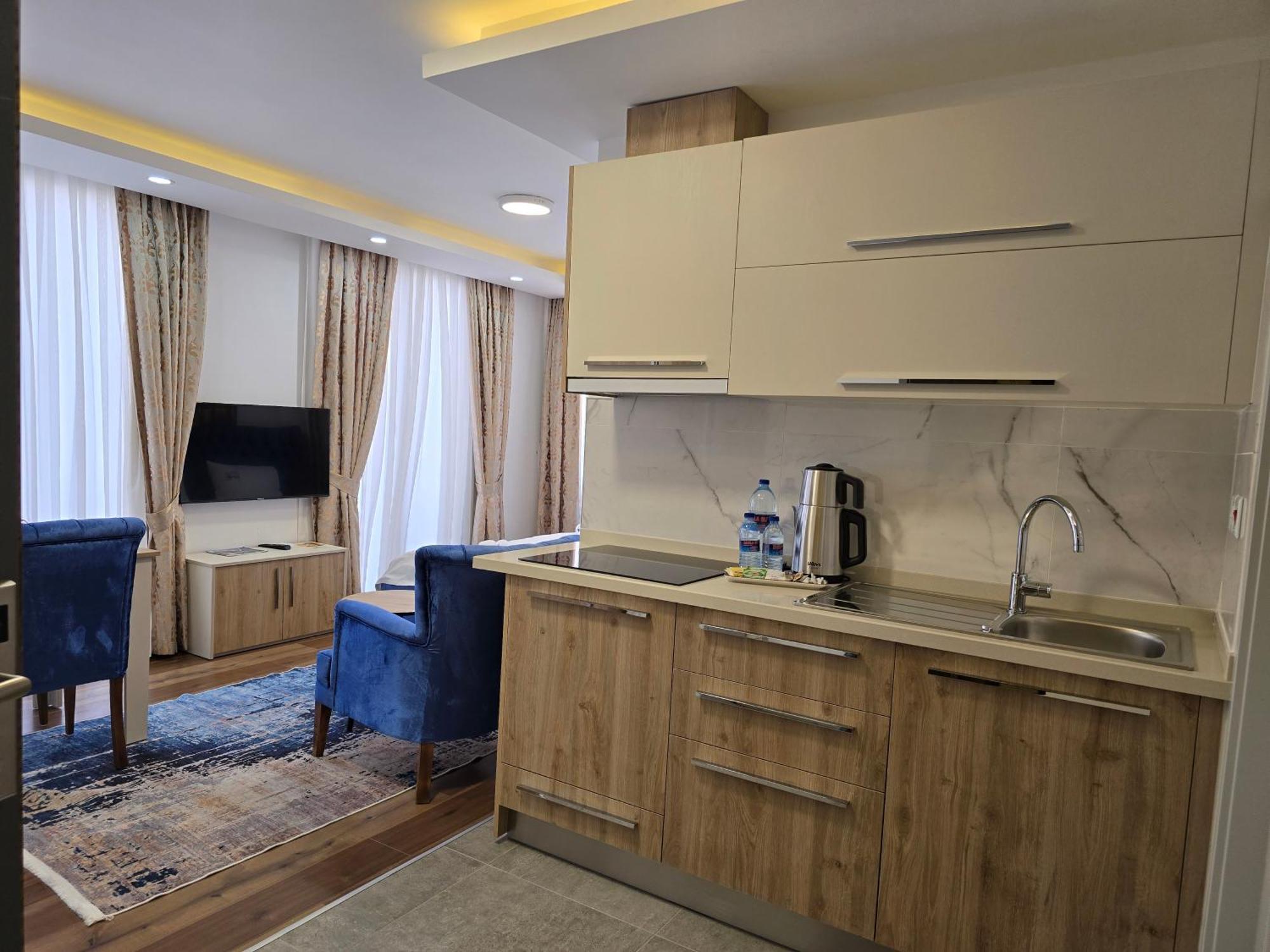 Nurel Shark Residence Кирения Екстериор снимка