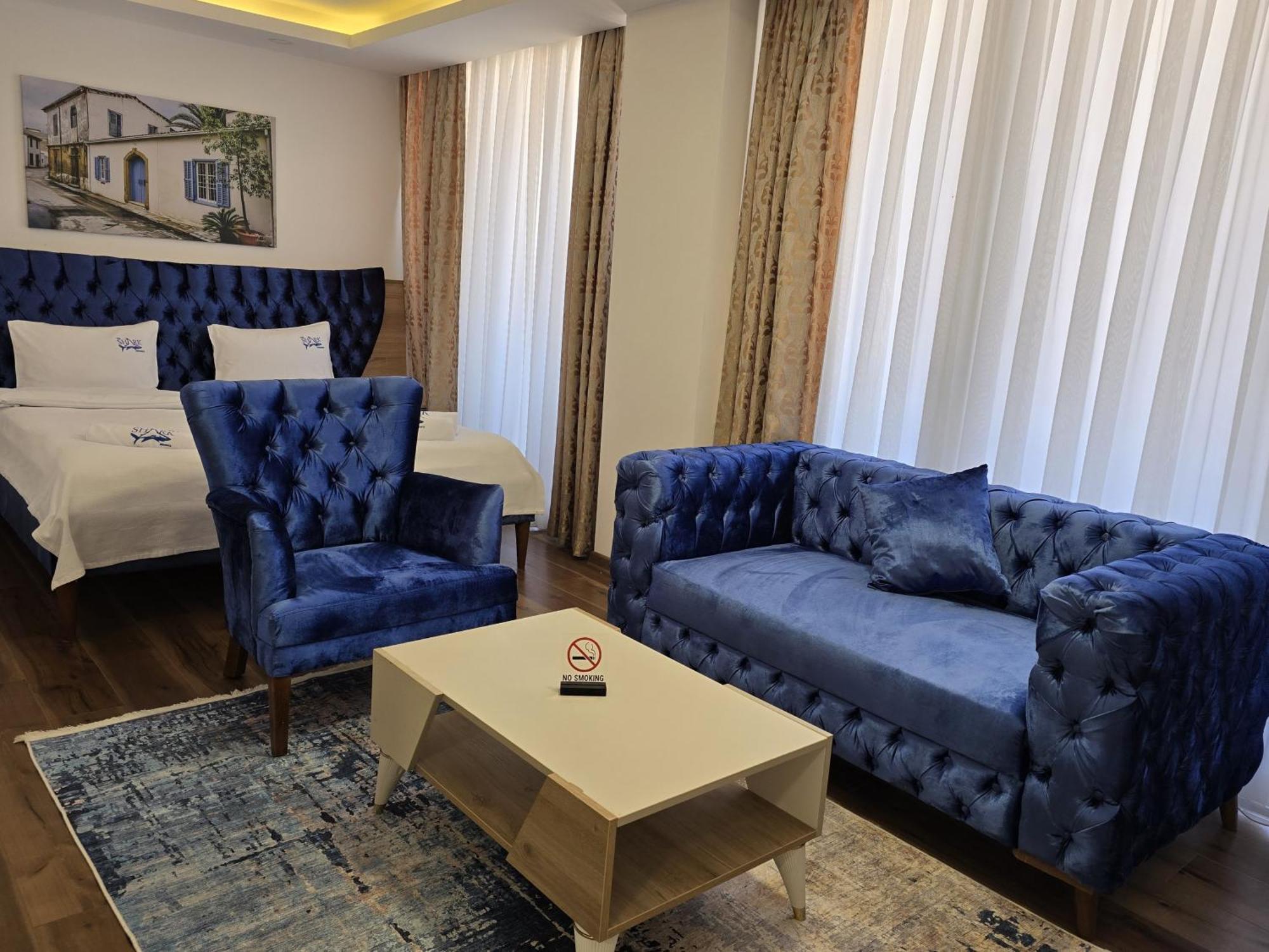 Nurel Shark Residence Кирения Екстериор снимка