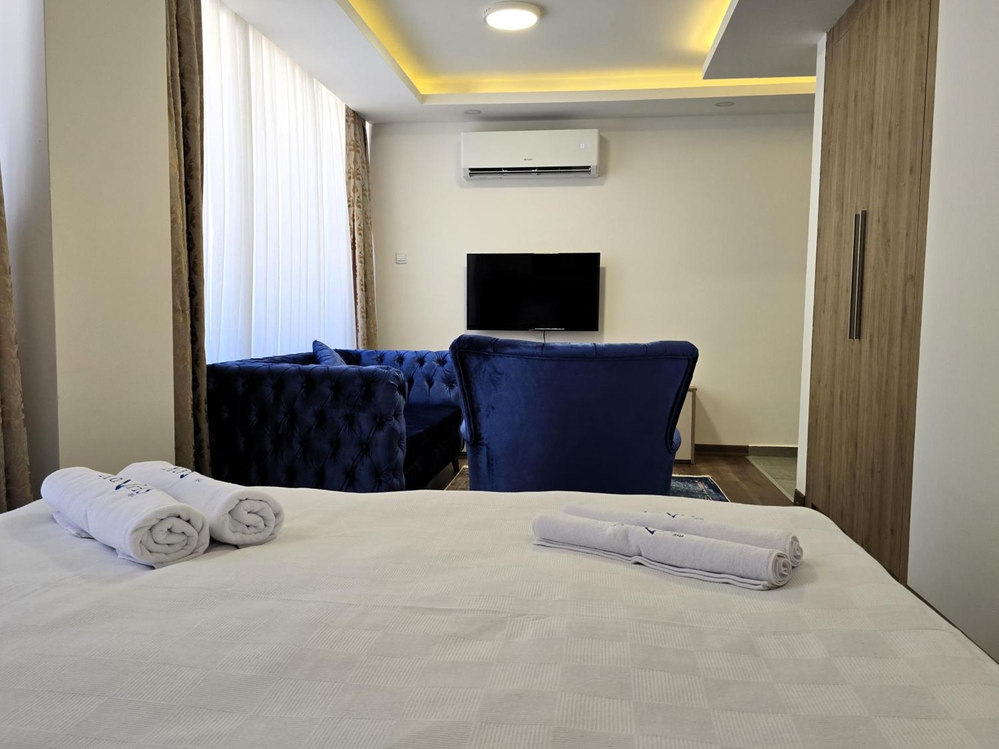 Nurel Shark Residence Кирения Екстериор снимка
