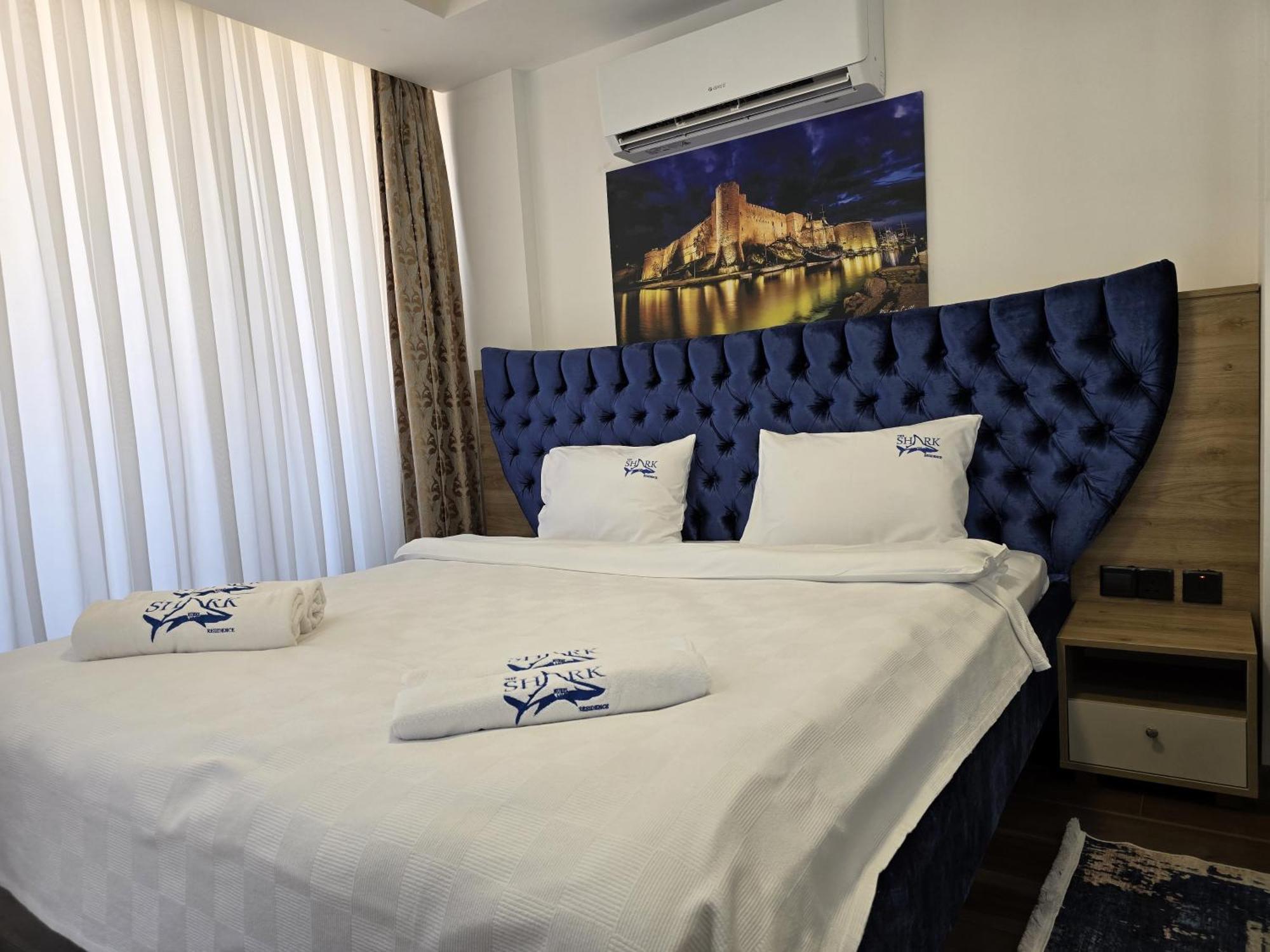 Nurel Shark Residence Кирения Екстериор снимка