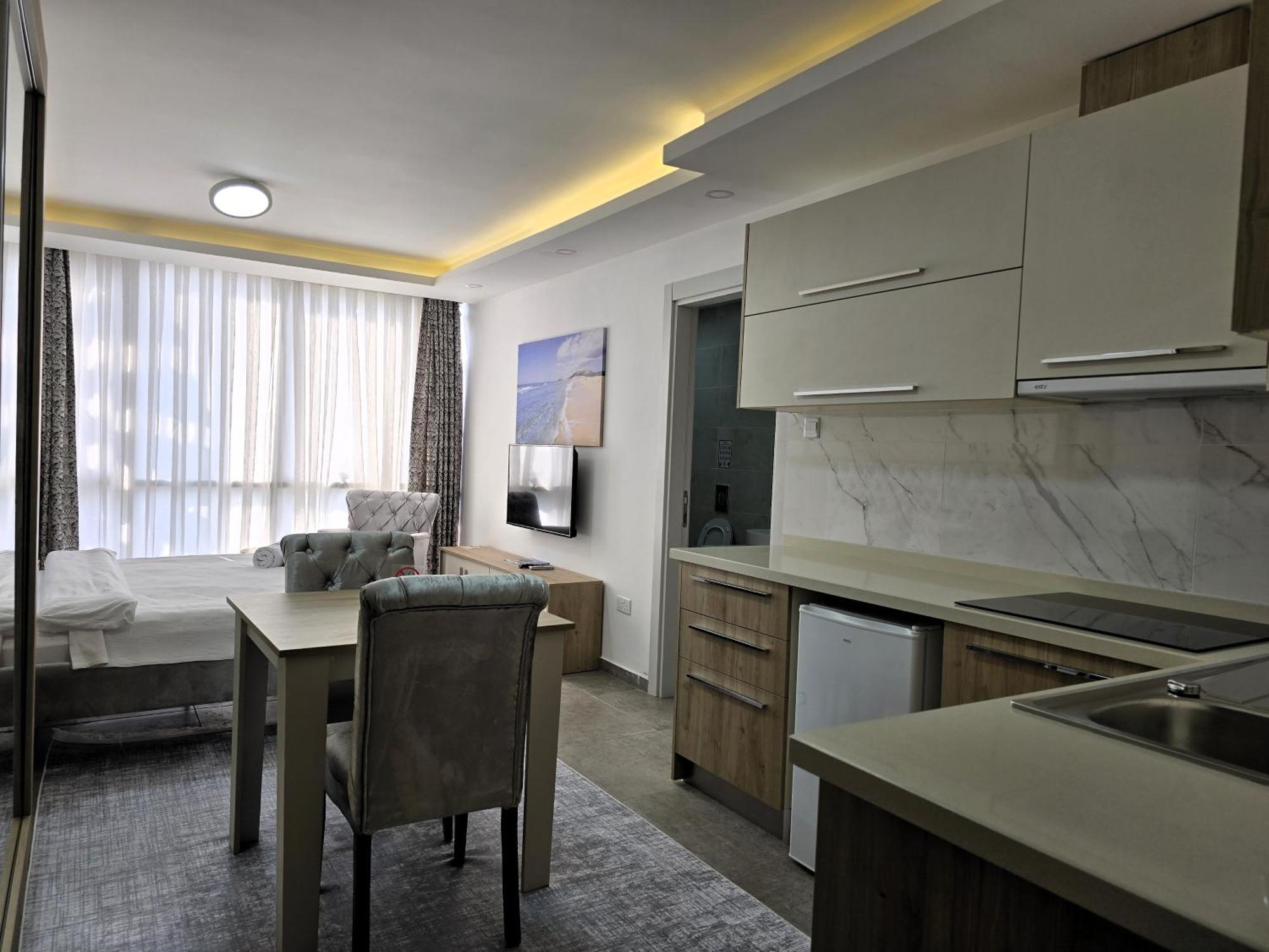Nurel Shark Residence Кирения Екстериор снимка