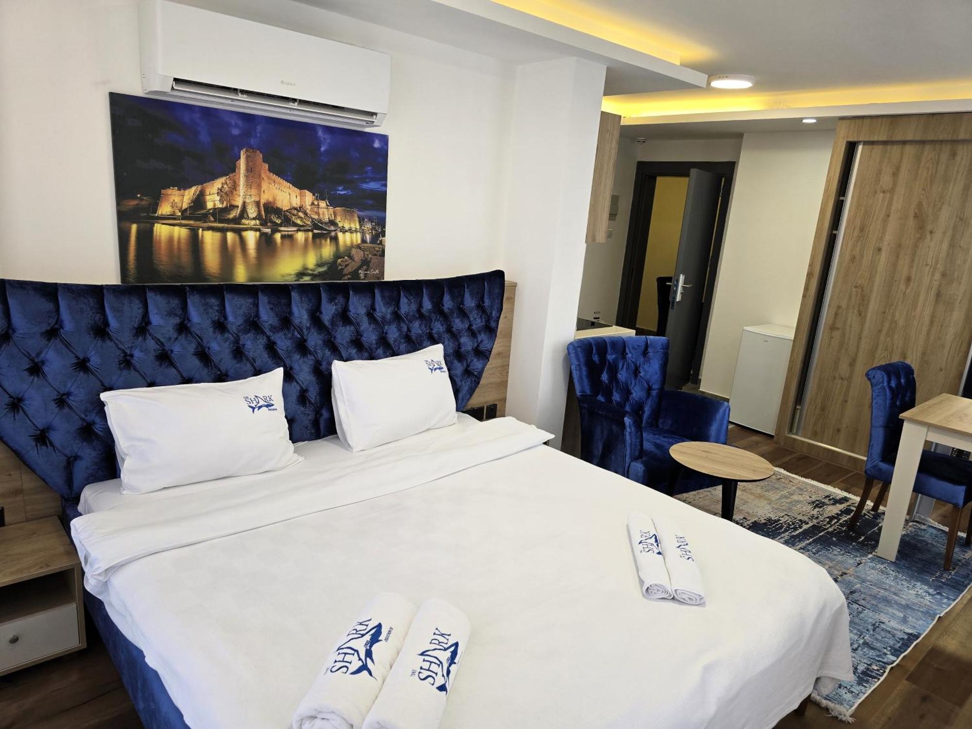 Nurel Shark Residence Кирения Екстериор снимка