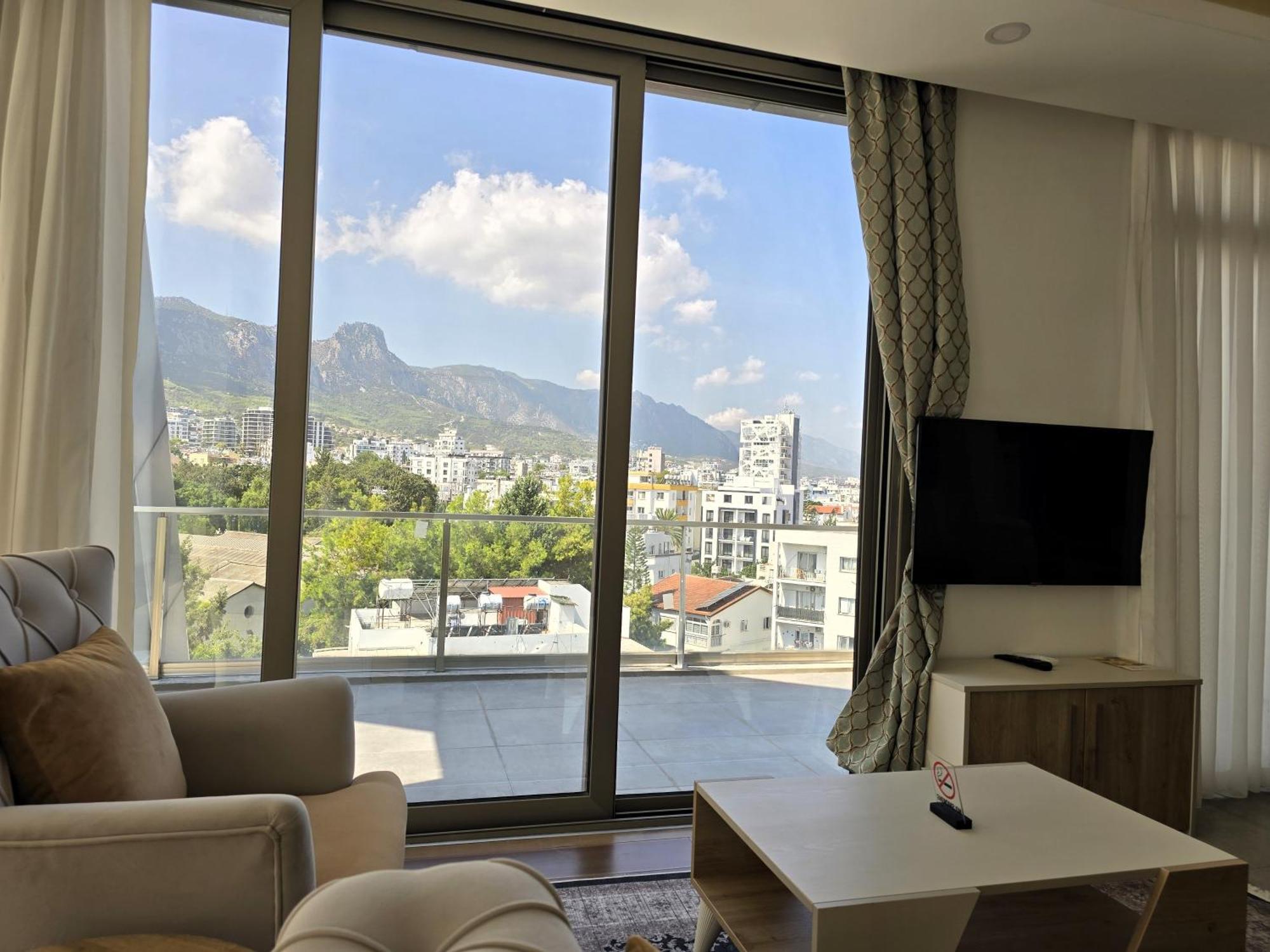 Nurel Shark Residence Кирения Екстериор снимка