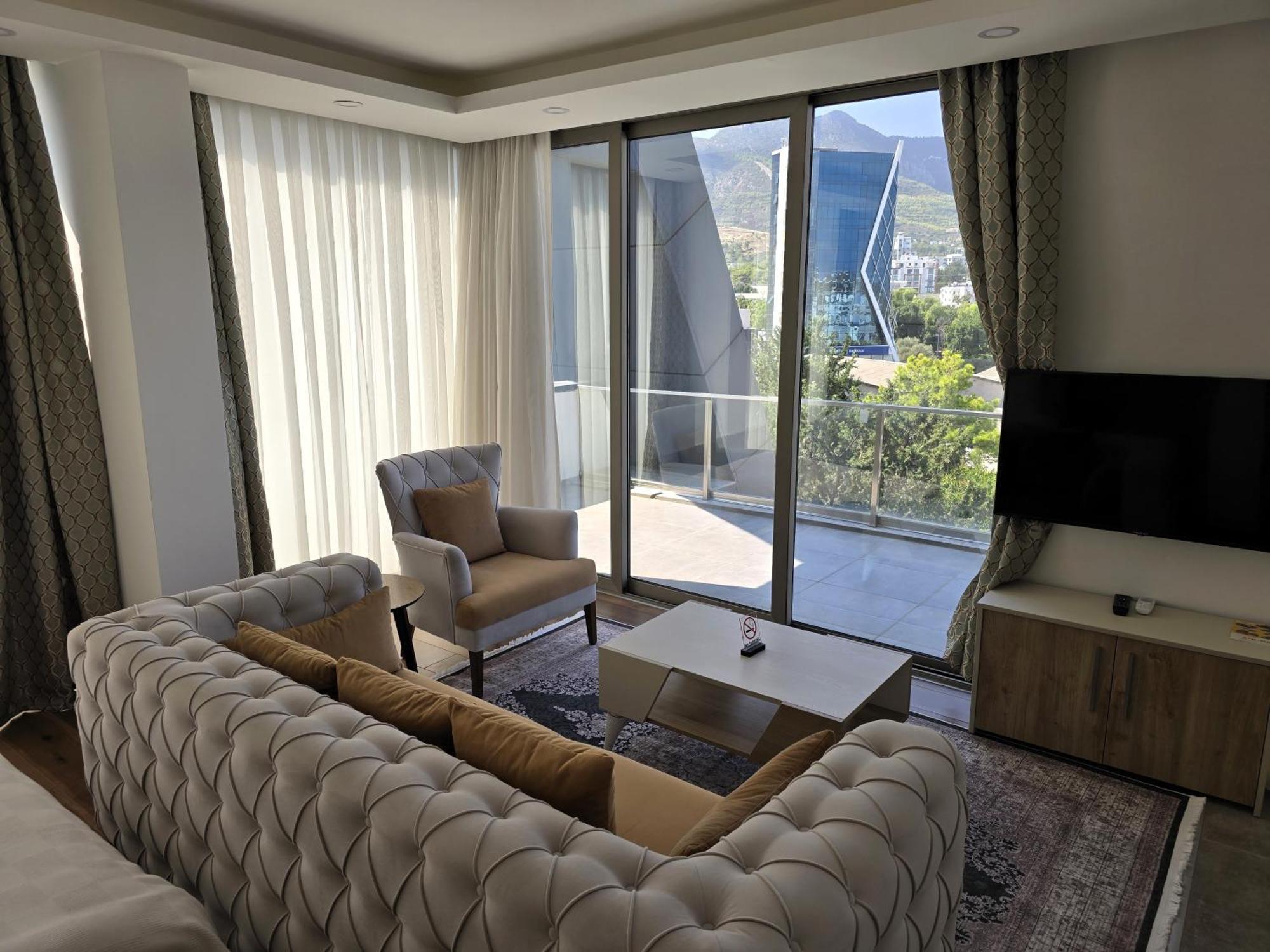 Nurel Shark Residence Кирения Екстериор снимка