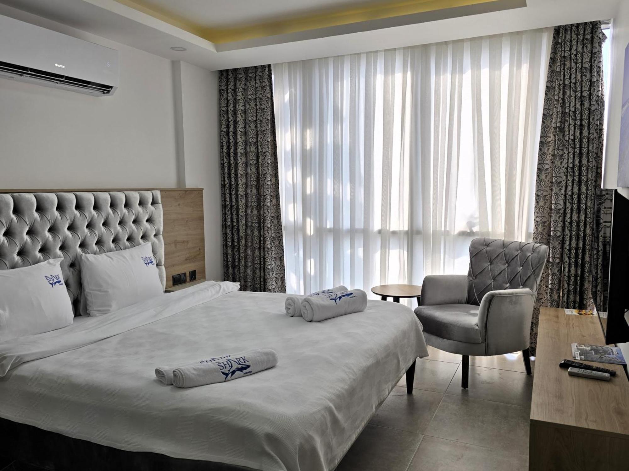 Nurel Shark Residence Кирения Екстериор снимка