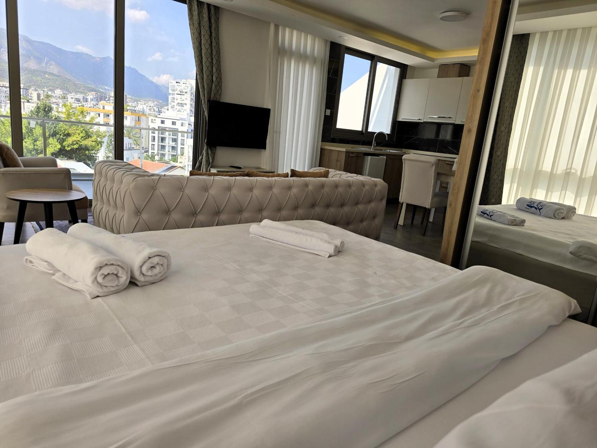 Nurel Shark Residence Кирения Екстериор снимка