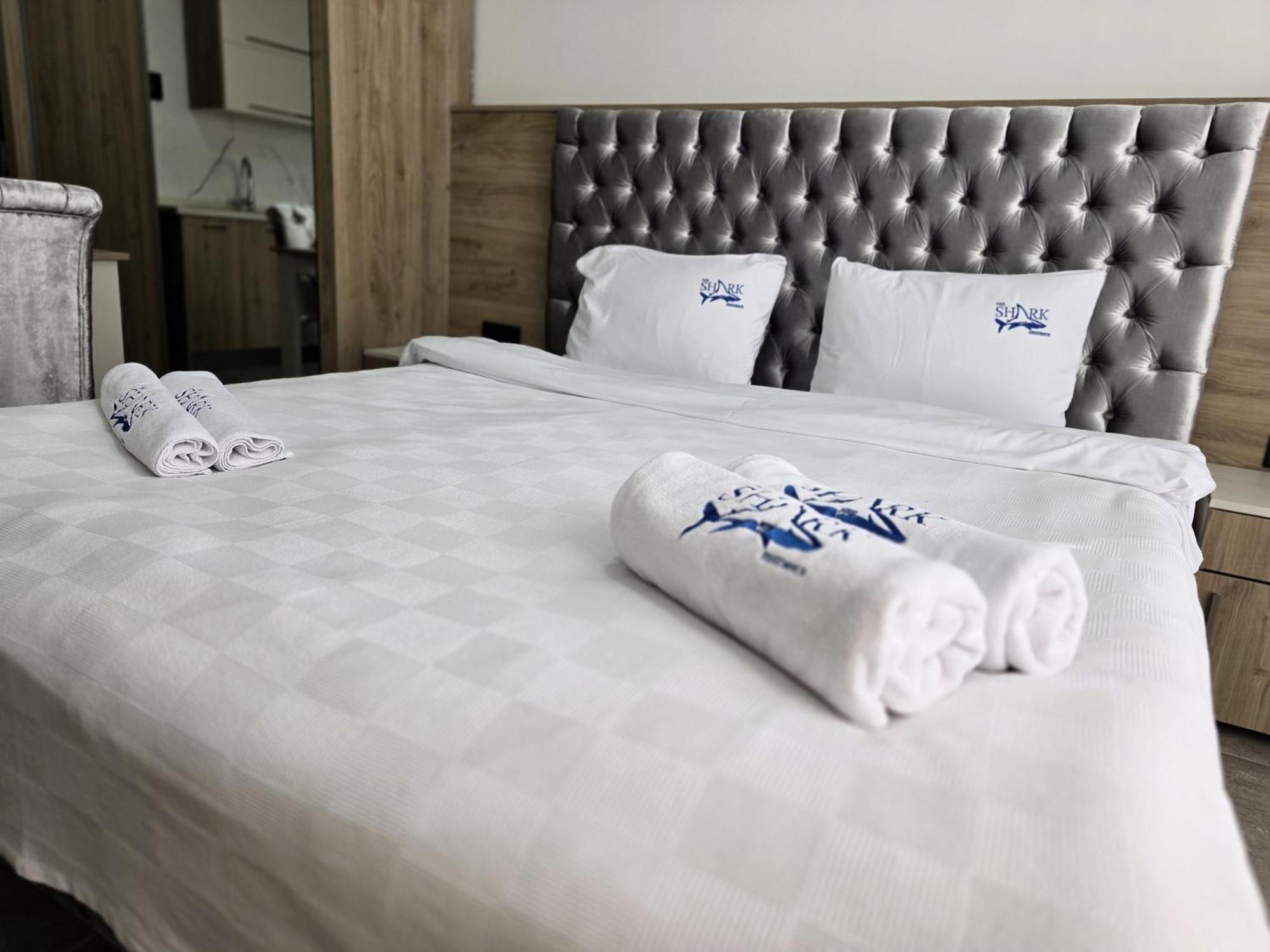 Nurel Shark Residence Кирения Екстериор снимка