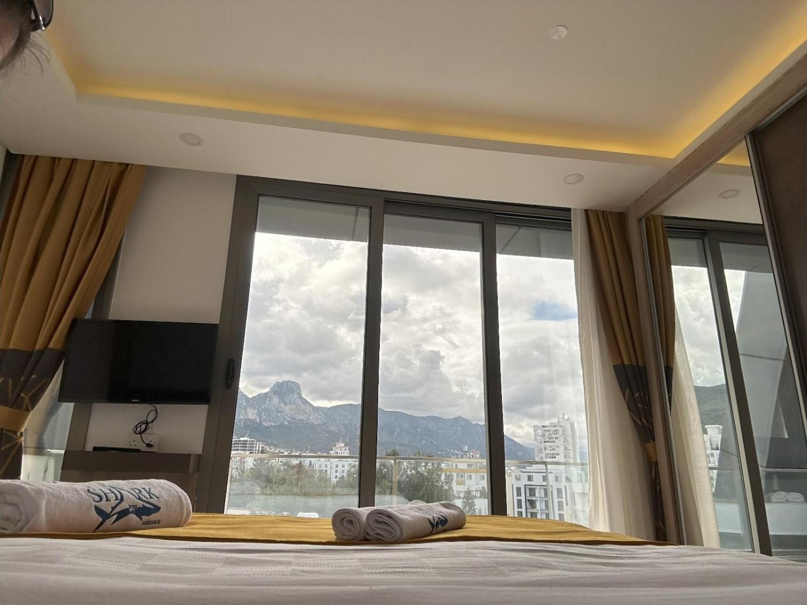 Nurel Shark Residence Кирения Екстериор снимка