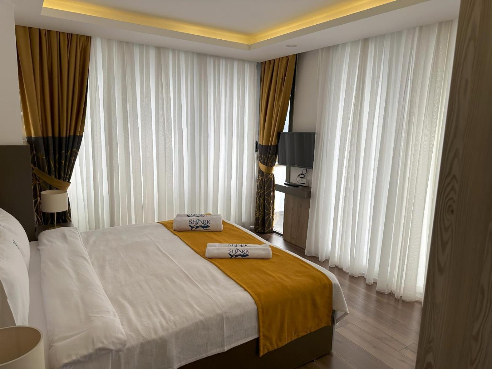 Nurel Shark Residence Кирения Екстериор снимка
