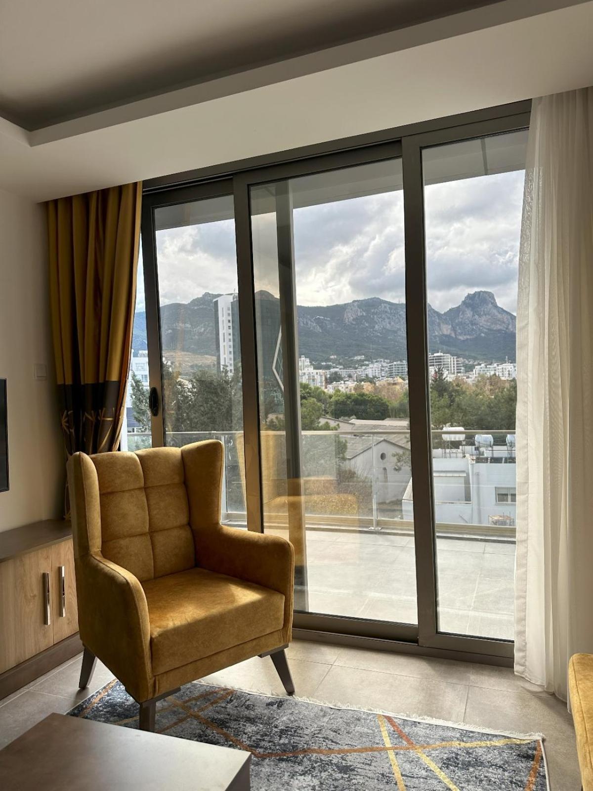 Nurel Shark Residence Кирения Екстериор снимка