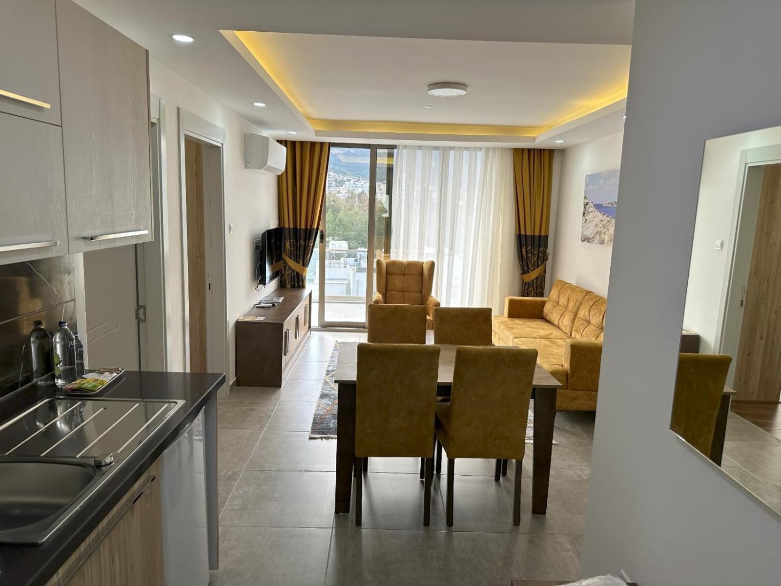 Nurel Shark Residence Кирения Екстериор снимка