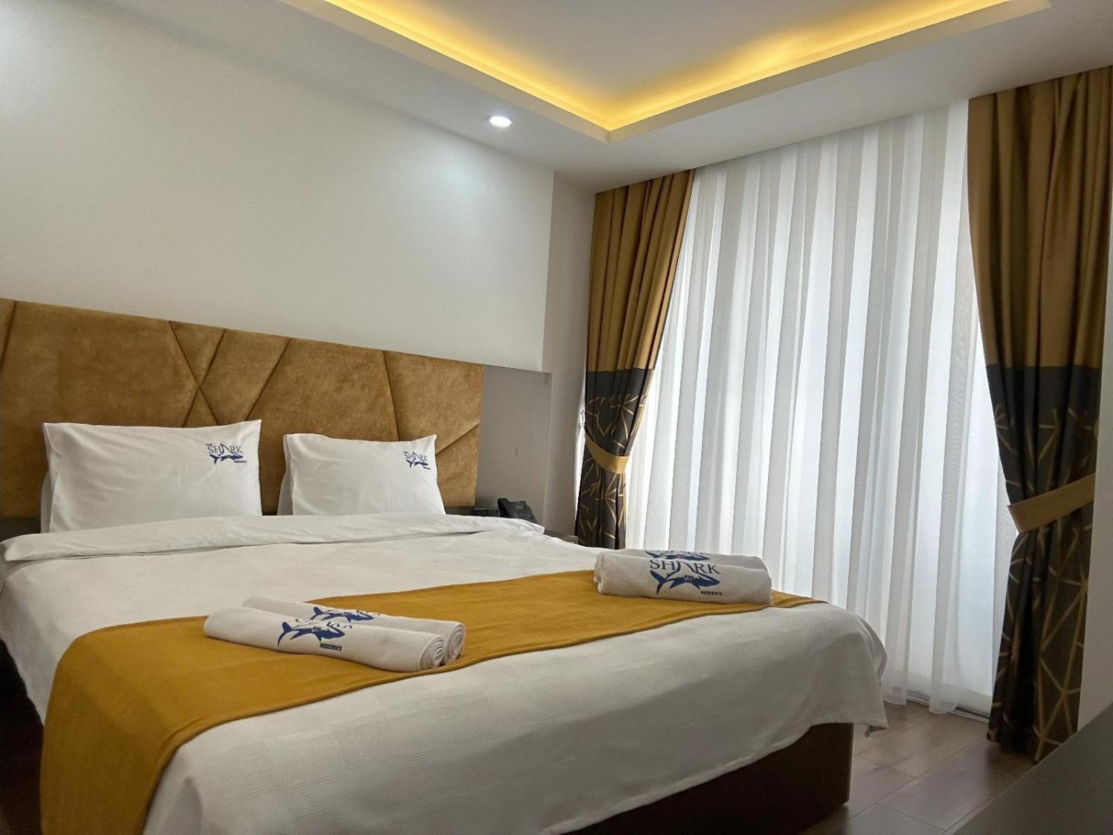 Nurel Shark Residence Кирения Екстериор снимка