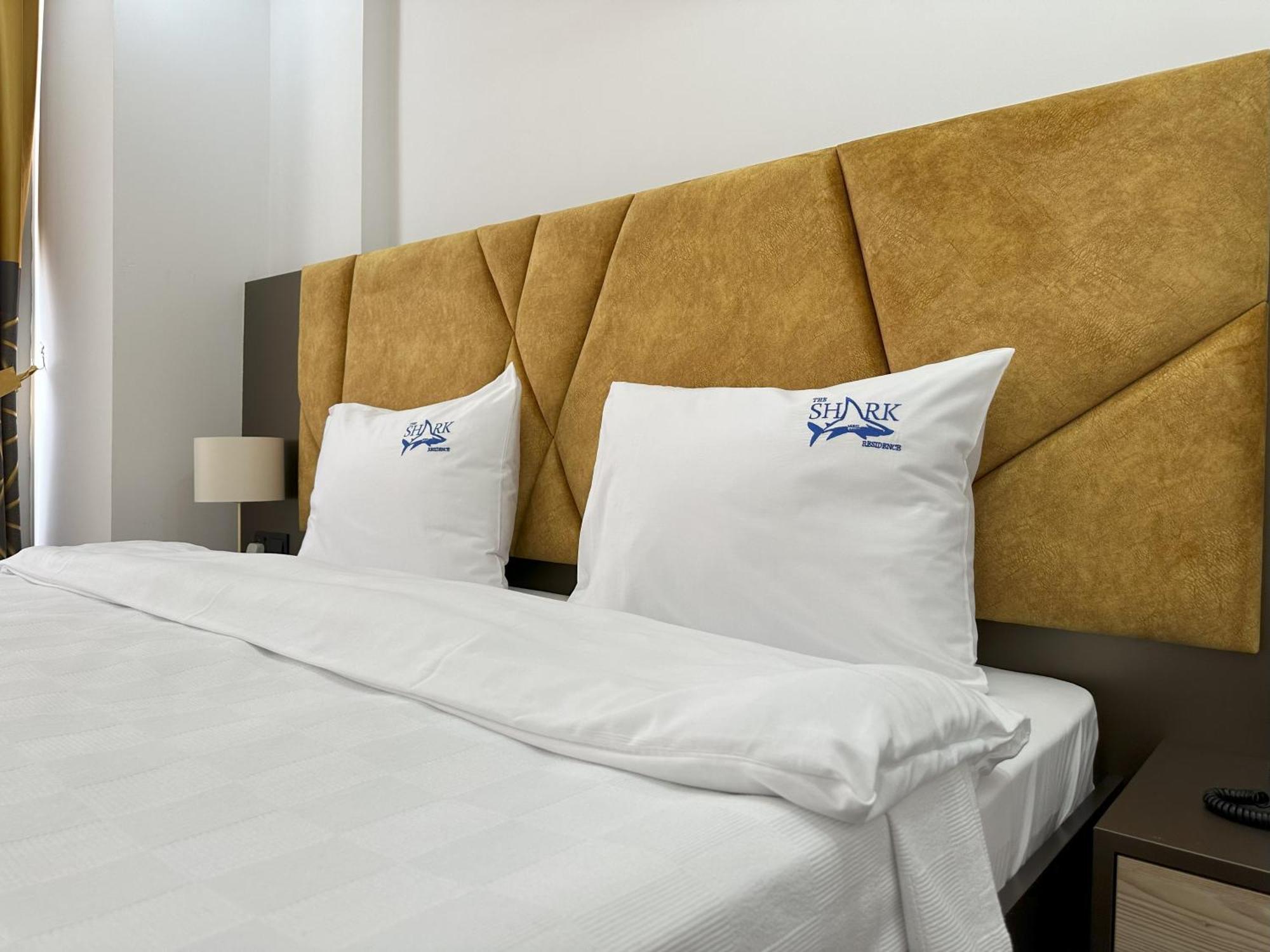 Nurel Shark Residence Кирения Екстериор снимка