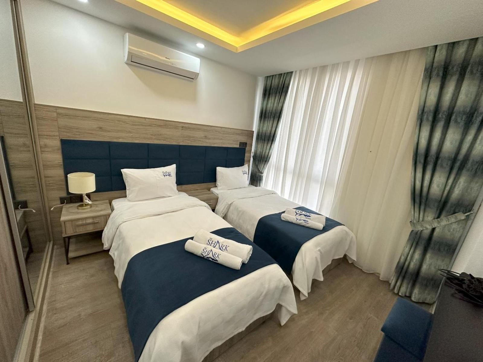 Nurel Shark Residence Кирения Екстериор снимка