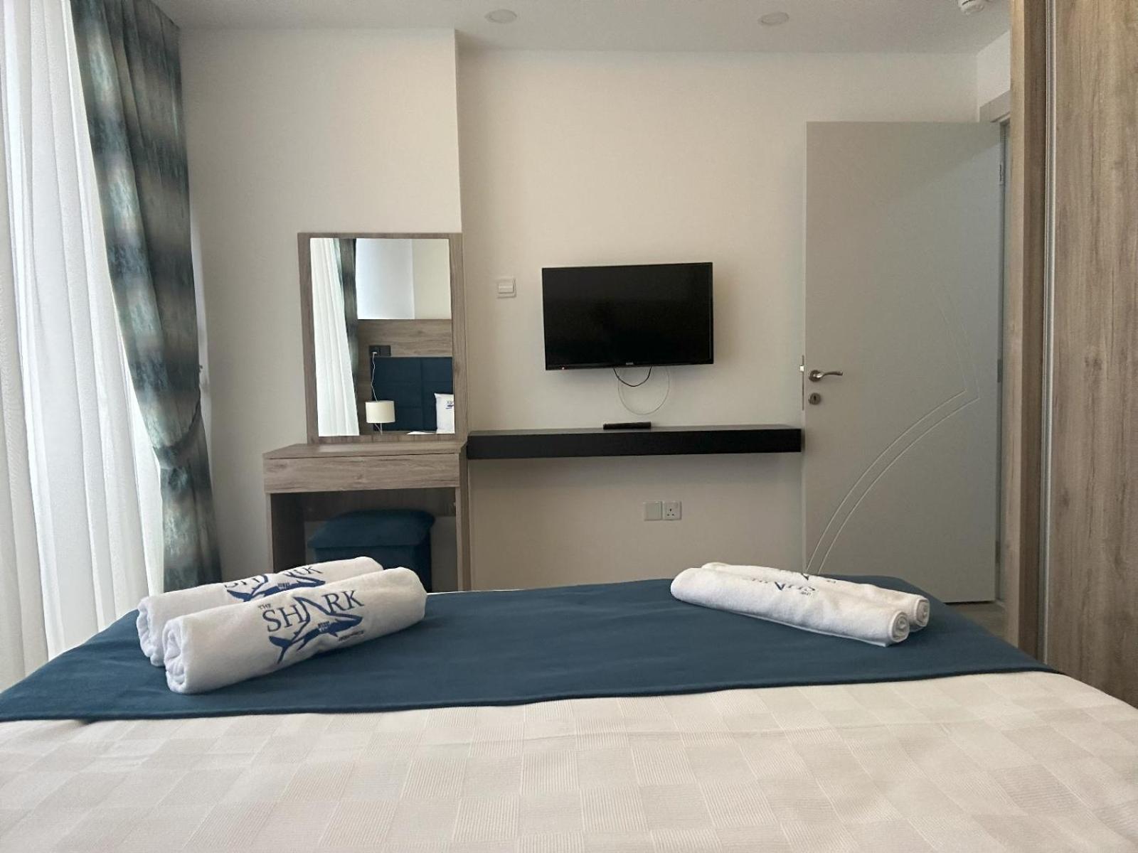 Nurel Shark Residence Кирения Екстериор снимка