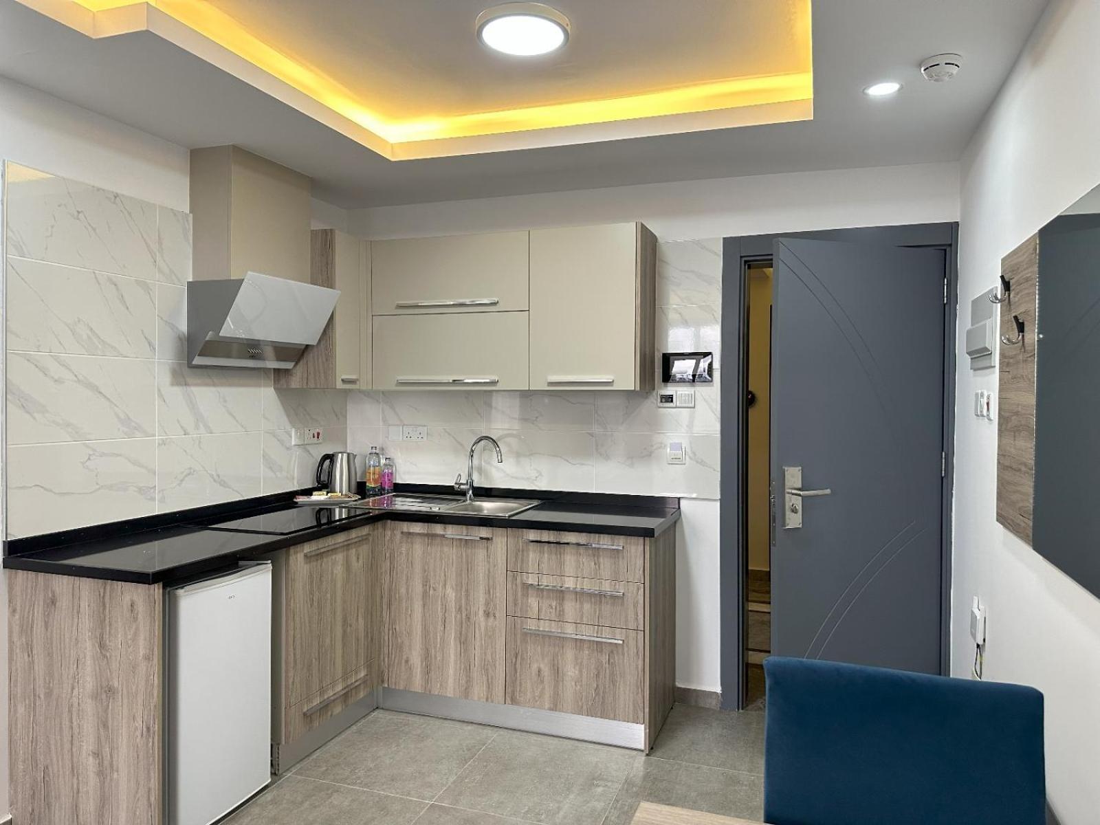 Nurel Shark Residence Кирения Екстериор снимка