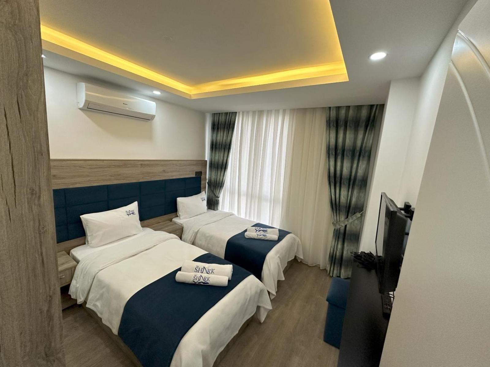 Nurel Shark Residence Кирения Екстериор снимка