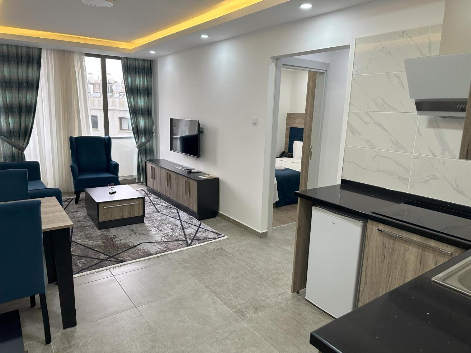 Nurel Shark Residence Кирения Екстериор снимка