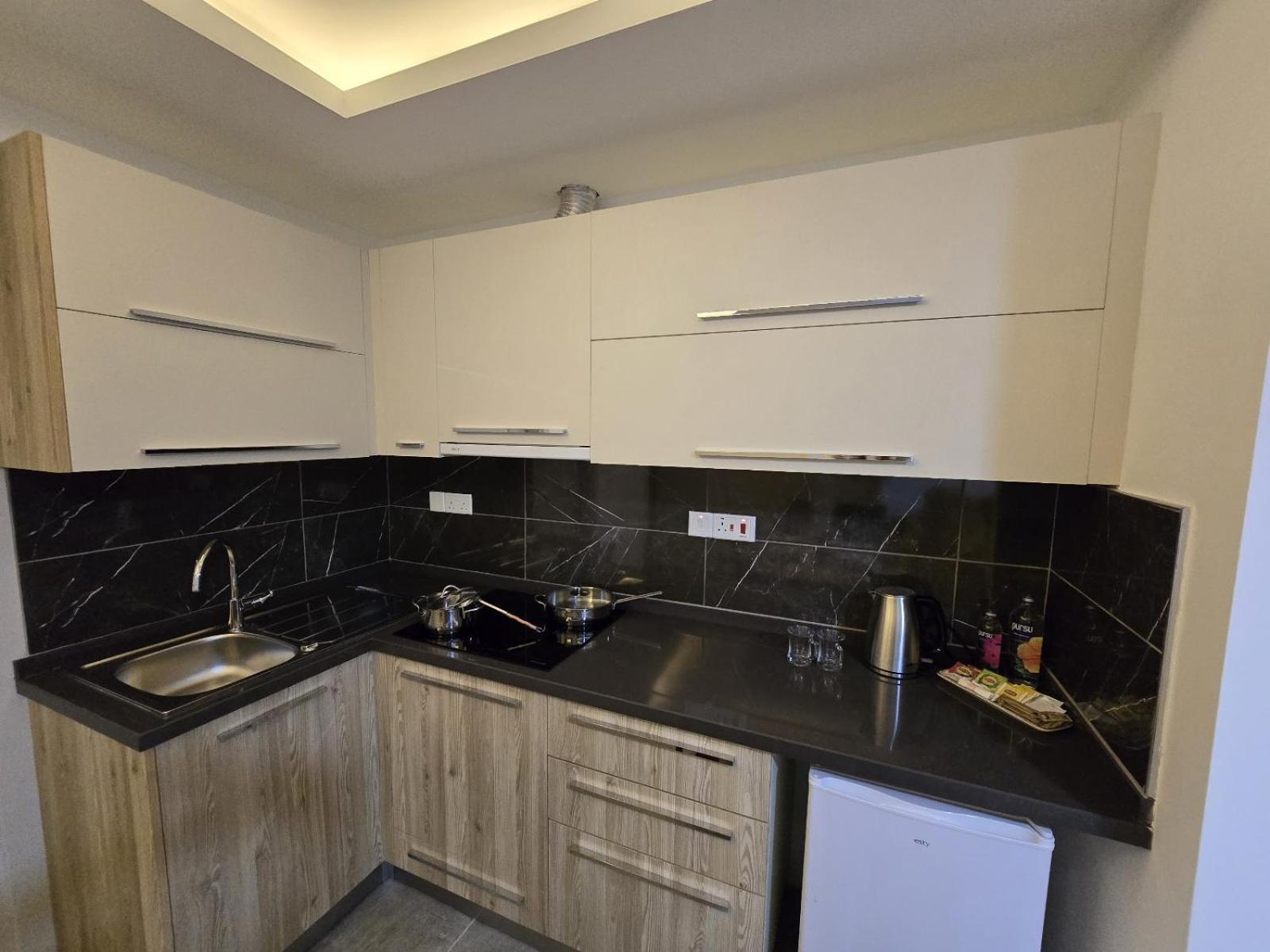 Nurel Shark Residence Кирения Екстериор снимка