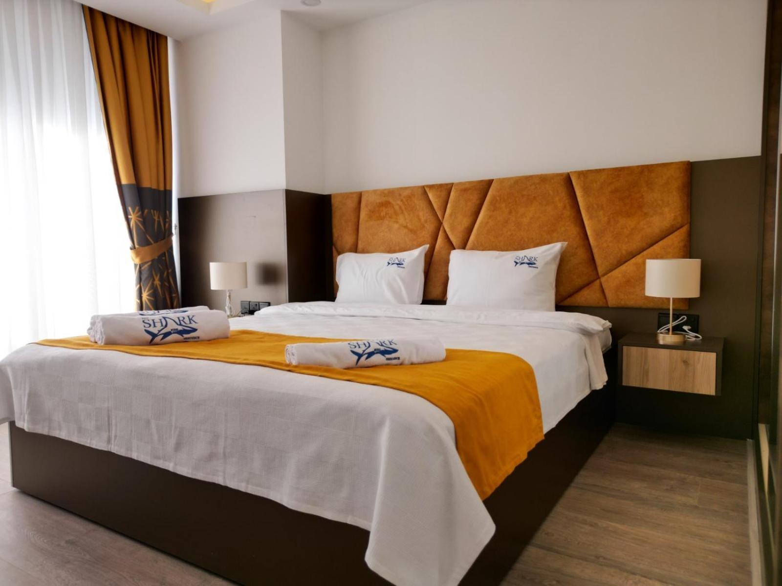 Nurel Shark Residence Кирения Екстериор снимка